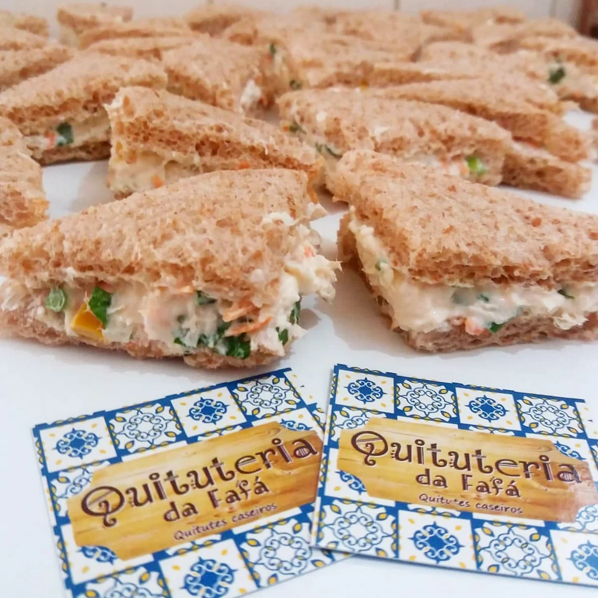 Mini Sanduíche Integral — Frango c/ cenoura e milho